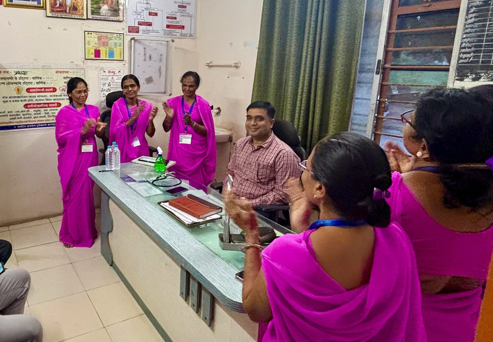 प्रकाशा येथील प्राथमिक आरोग्य केंद्राची पाहणी व केंद्रीय पथकाची भेट