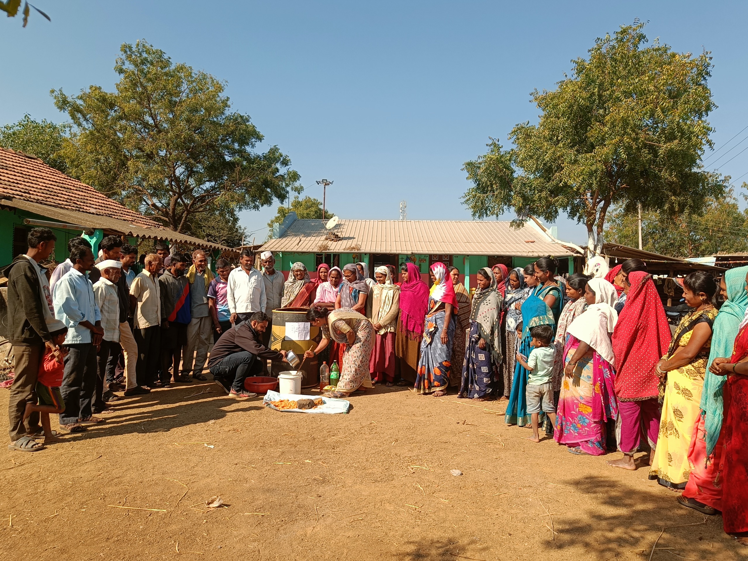 नंदुरबार जिल्ह्याच्या रब्बी हंगामाला शाश्वत तंत्रज्ञानाची दिशा; २१ गावांत ‘शेतकरी क्षेत्रीय दिना’चा यशस्वी प्रयोगउत्पादन खर्च कमी करून जमिनीचे आरोग्य जपण्याचा ‘AFARM’ पॅटर्न; पीक संरक्षण, सेंद्रिय निविष्ठा आणि सिंचन व्यवस्थापनावर प्रत्यक्ष बांधावर मार्गदर्शन