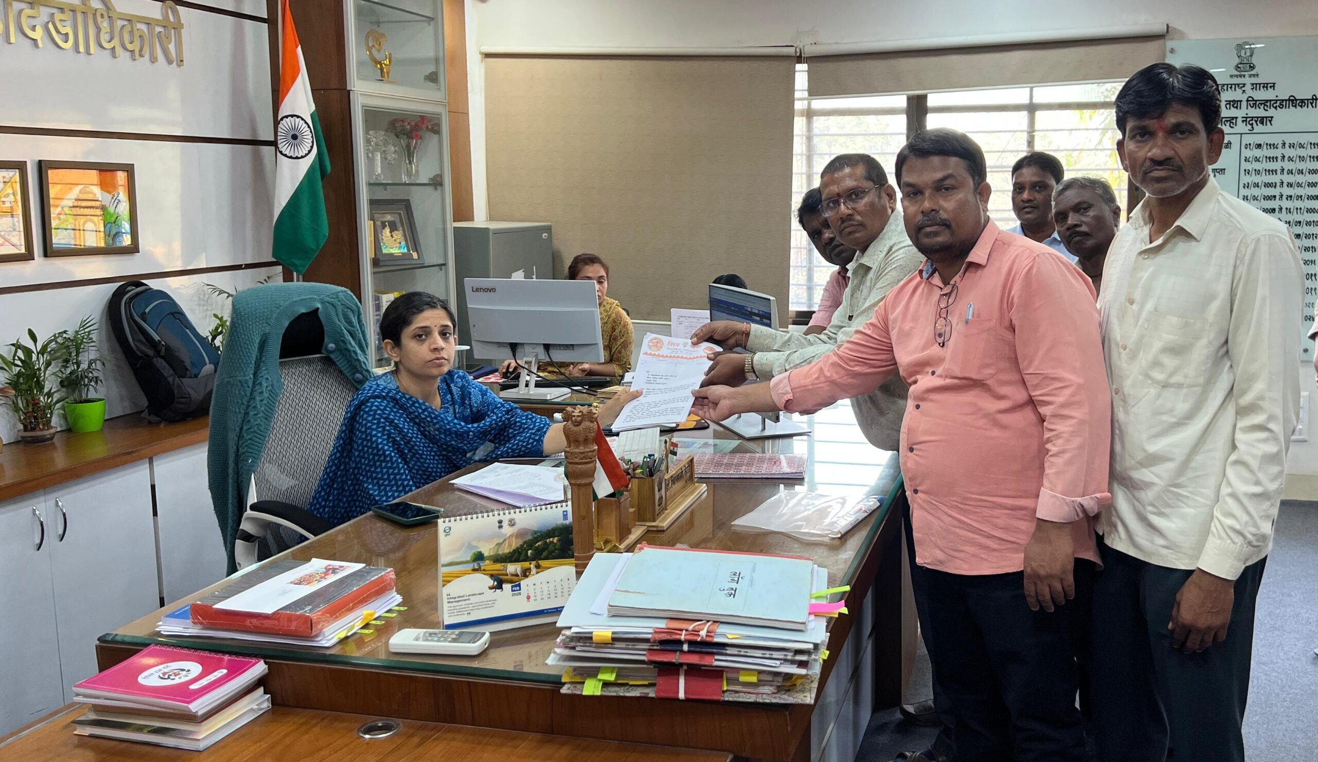 अक्कलकुवा तालुक्यातील वडफळी(कम्पा.न.६८) येथील मंजूर झालेली १७ नर्सरीची कामे ३० किलोमीटर दूर मोलगी येथे बेकायदेशीरपणे स्थलांतरित करण्यात येवू नये अशी मागणी जिल्हाधिकारी यांच्याकडे शिवसेनेचे शहादा तालुका प्रमुख मनलेश जायसवाल यांनी केली आहे